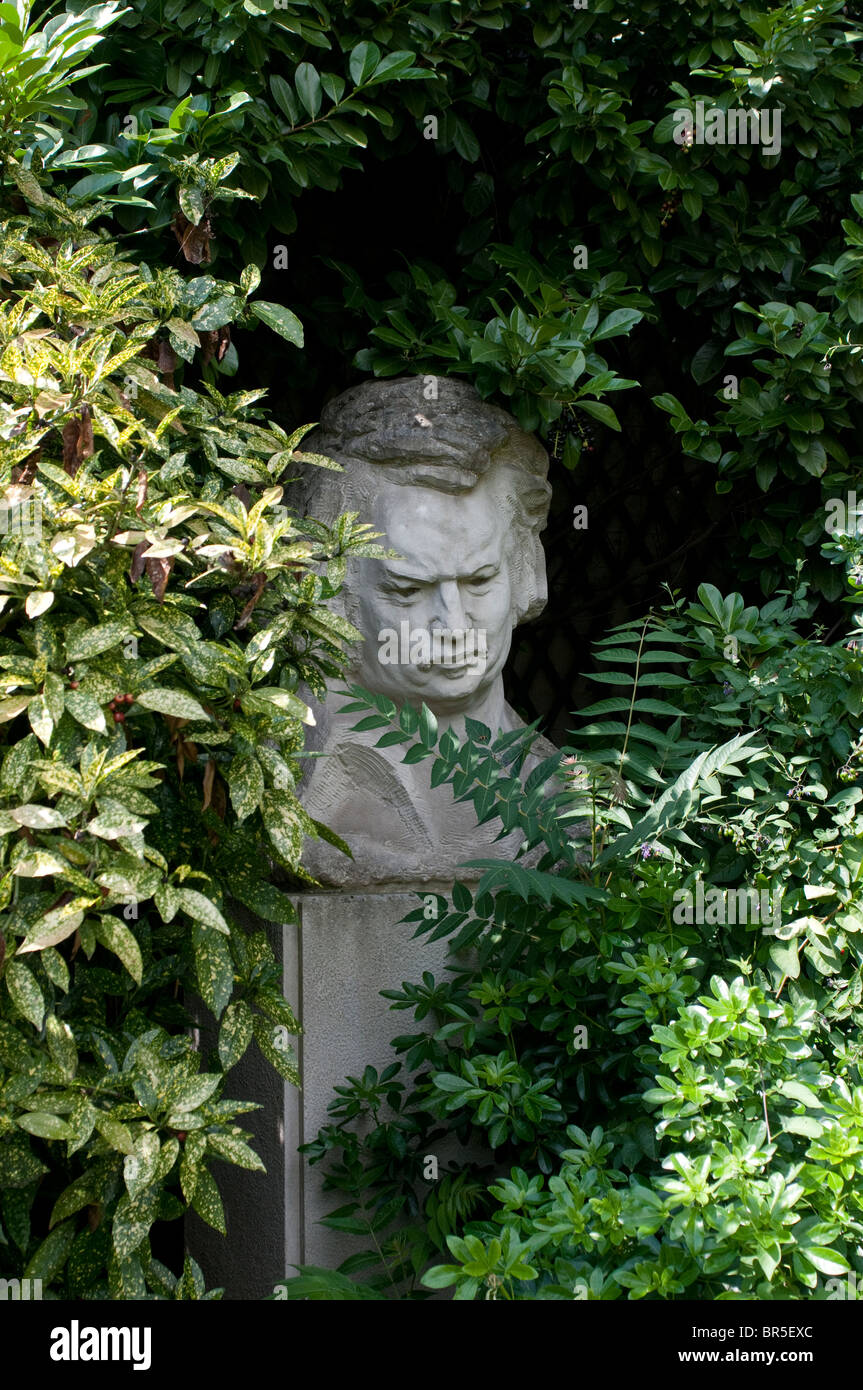 La sculpture de Balzac dans le jardin de la Maison de Balzac, Paris, France Banque D'Images