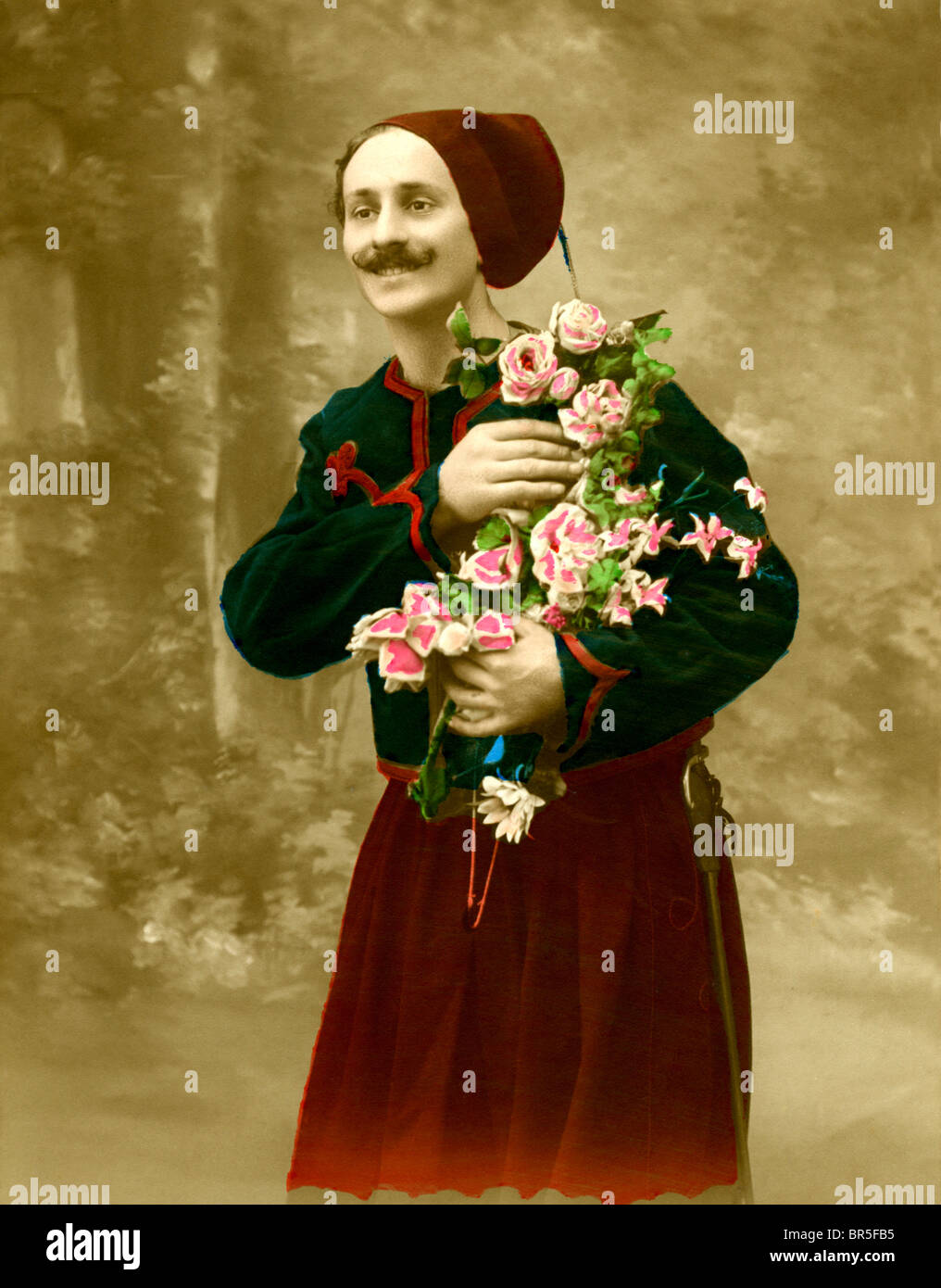 Photographie historique, l'homme avec des fleurs, vers 1915 Banque D'Images