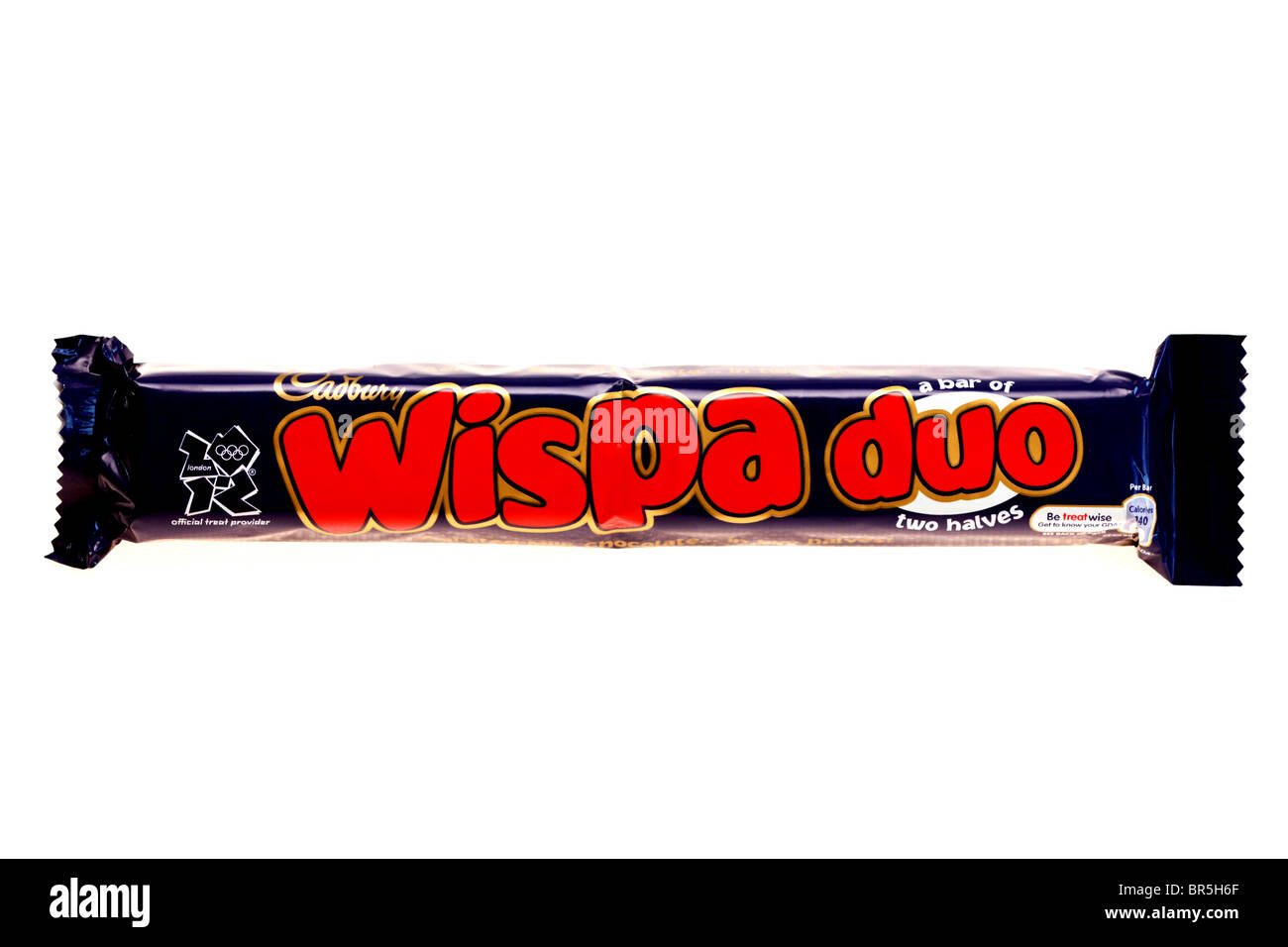 Cadbury marque Wispa Duo Chocolat Bonbons Confiserie isolé sur un fond blanc avec un chemin de détourage et aucun peuple Banque D'Images