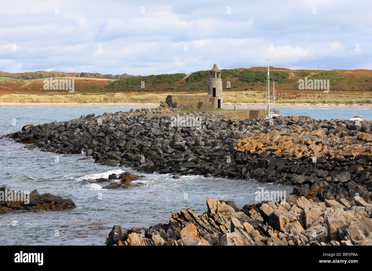 Logan Port sea wall et phare, Dumfries et Galloway, Écosse, Royaume-Uni. Banque D'Images