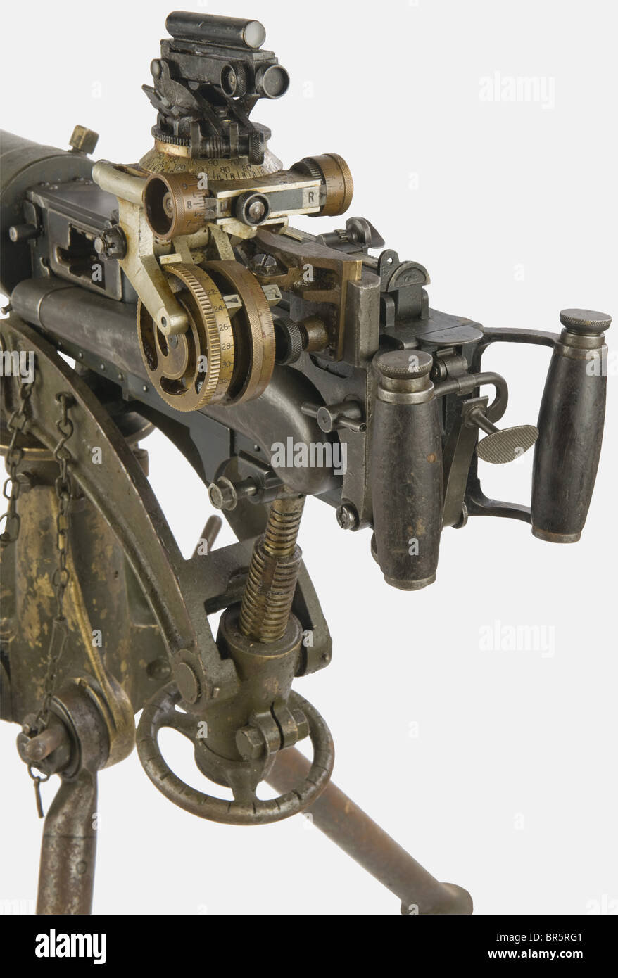 Un pistolet machine lourd Vickers anglais, calibre 303 British, numéro de série BV7361, estampillé 'V.A.C.', avec son trépied et sa portée. Kaki vert peint, de nombreuses pièces en bronze moulé. Gravé sur le bipod M6 MK IV et 1942. Mitrailleuse bleutée à l'exception du corps de canon. Historique, historique, années 1930, XXe siècle, armes à feu, armes à feu, armes à feu, armes à feu, armes, armes, armes, bras, dispositif de combat, objet, objets, alambics, coupures, coupures, coupures, militaires, militarie, équipement, Banque D'Images