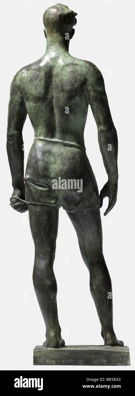 Franz Nagy (1888 - 1959), le Victor Bronze avec une patine noble vert foncé. Athlète expressivement modélisé, la base a signé 'Nagy'. Hauteur 39 cm. Version bronze très rare de la figure conçue pour l'usine de porcelaine d'Allach. Franz Nagy a été directeur général de la société depuis sa création en 1935 jusqu'à la fin de la guerre en 1945. Il a conçu un certain nombre de statuettes, figurines animales et candelabra. Historique, historique, peuple, années 1930, XXe siècle, beaux-arts, art, NS, national-socialisme, nazisme, Third Reich, allemand Reich, Allemagne, National socialiste, Naz, Banque D'Images