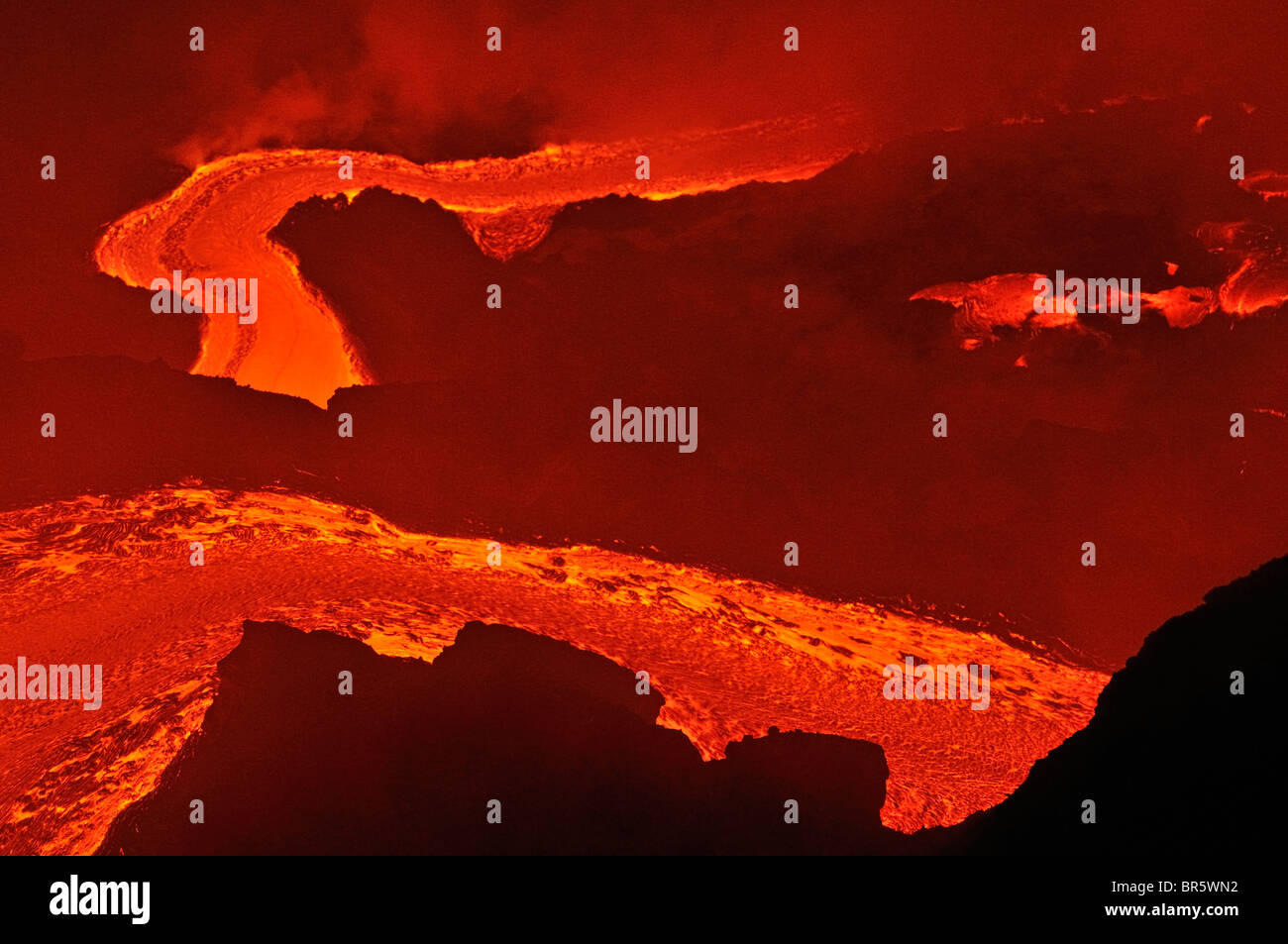 Fleuve de lave en fusion s'écoulant vers la mer, Kilauea Volcano, Hawaii Islands, United States Banque D'Images