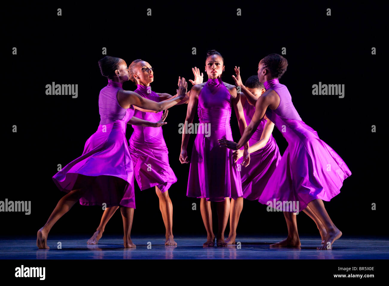 Alvin Ailey American Dance Theater, première mondiale de l'onction, Sadler's Wells, Londres Banque D'Images