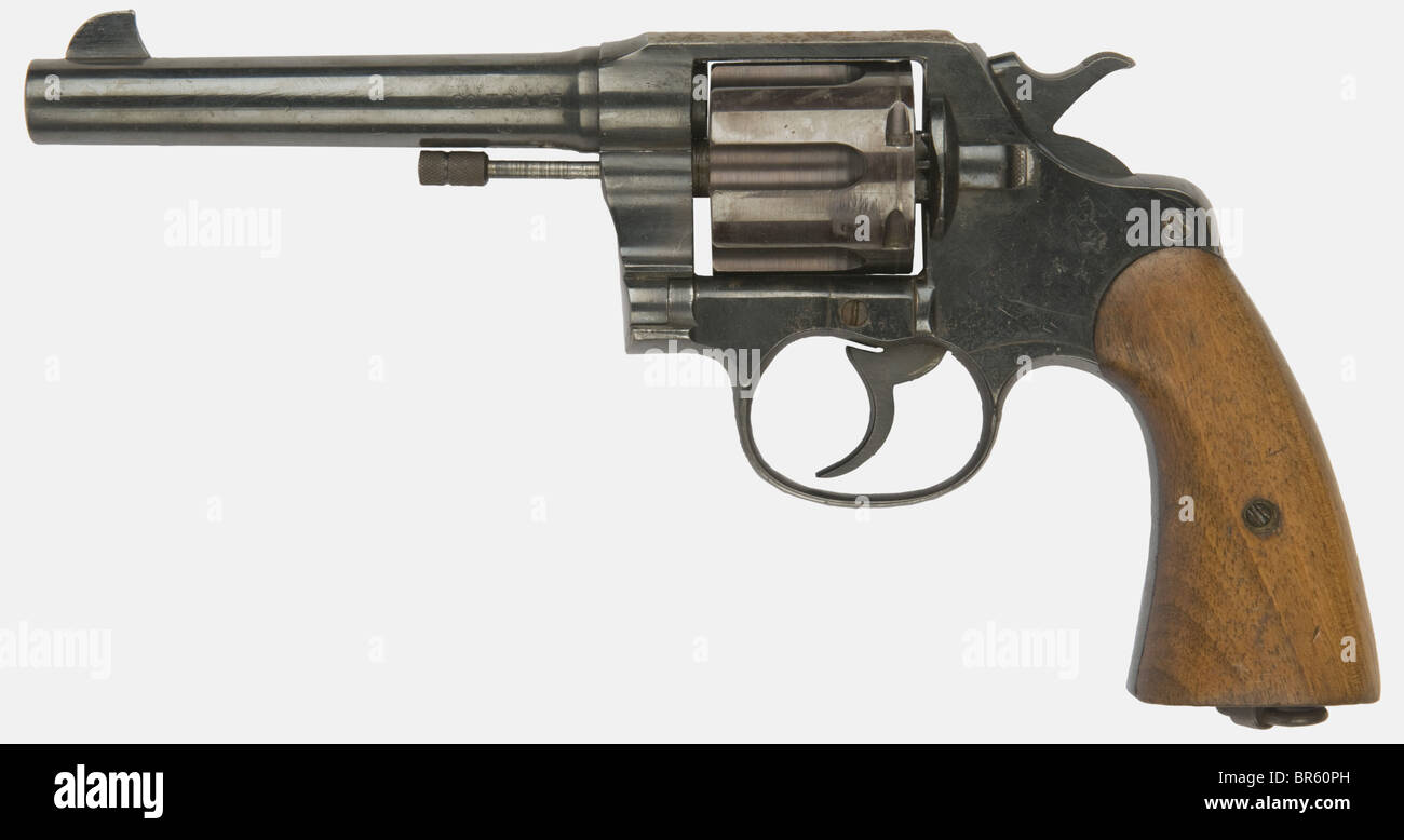Un Colt américain 1917, calibre 45 A.C.P., numéro de série 107572, estampillé « U.S. Modèle militaire 1917', le symbole Colt gravé sur le côté. Une vis a changé après-guerre. Cylindre à sel (finition rouge foncé), partie supérieure du châssis sans bleuissement. Belle écailles en bois de couleur miel. Historique, historique, 1910s, XXe siècle, arme à feu, armes à feu, armes à feu, armes à feu, armes, armes, armes, bras, dispositif de combat, objet, objets, alambics, coupures, découpe, découpes, militaire, militaria, équipement, Banque D'Images