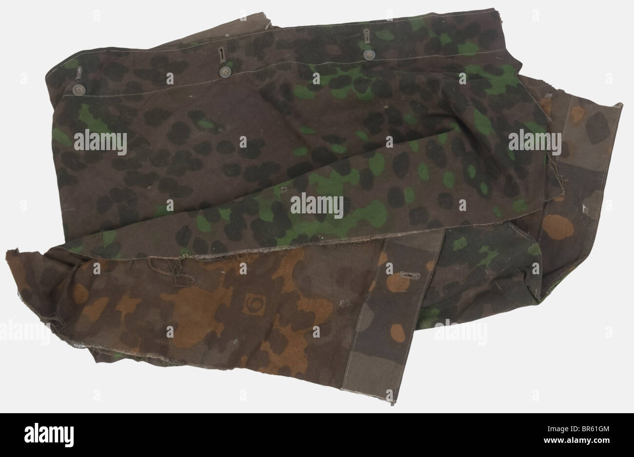 Schutzstaffel, Poncho camouflage de la Waffen-SS, Camouflage réversible printemps-automne. Joint un morceau de toile camouflage SS, , Banque D'Images