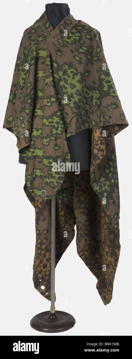 Schutzstaffel, Poncho camouflage de la Waffen-SS, Camouflage réversible printemps-automne. Joint un morceau de toile camouflage SS, , Banque D'Images