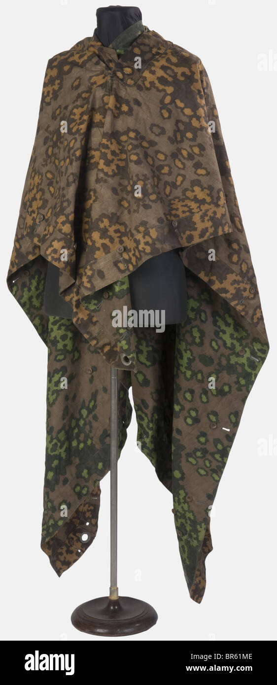 Schutzstaffel, Poncho camouflage de la Waffen-SS, Camouflage réversible printemps-automne. Joint un morceau de toile camouflage SS, , Banque D'Images