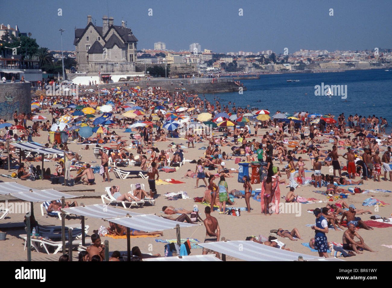 Plage De La Station Balnéaire De Cascais Près De Lisbonne
