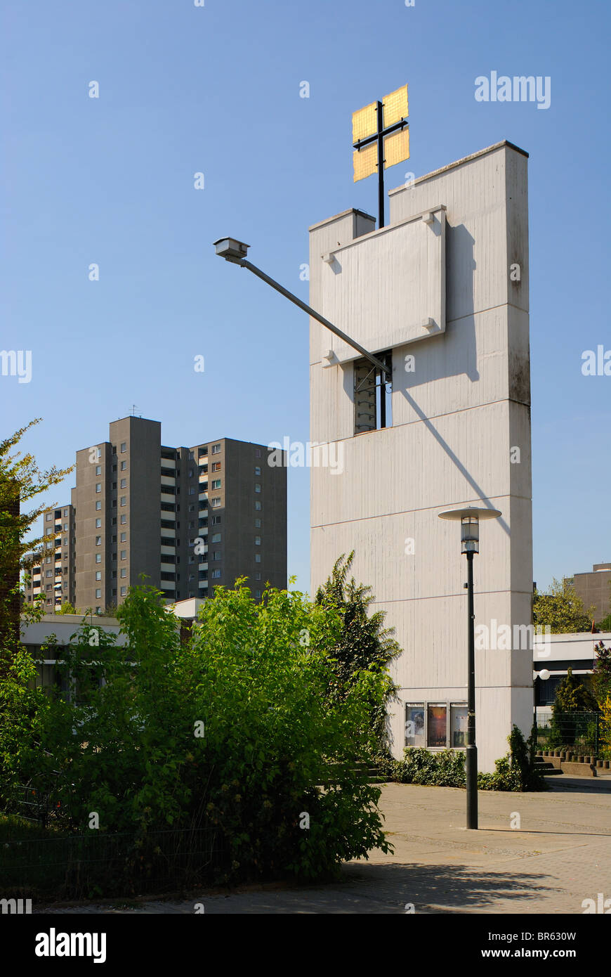 Gropiusstadt, Gropius Ville, église Saint Dominicus, ville satellite avec 18 000 foyers, grandes housing estate, Berlin, Allemagne. Banque D'Images