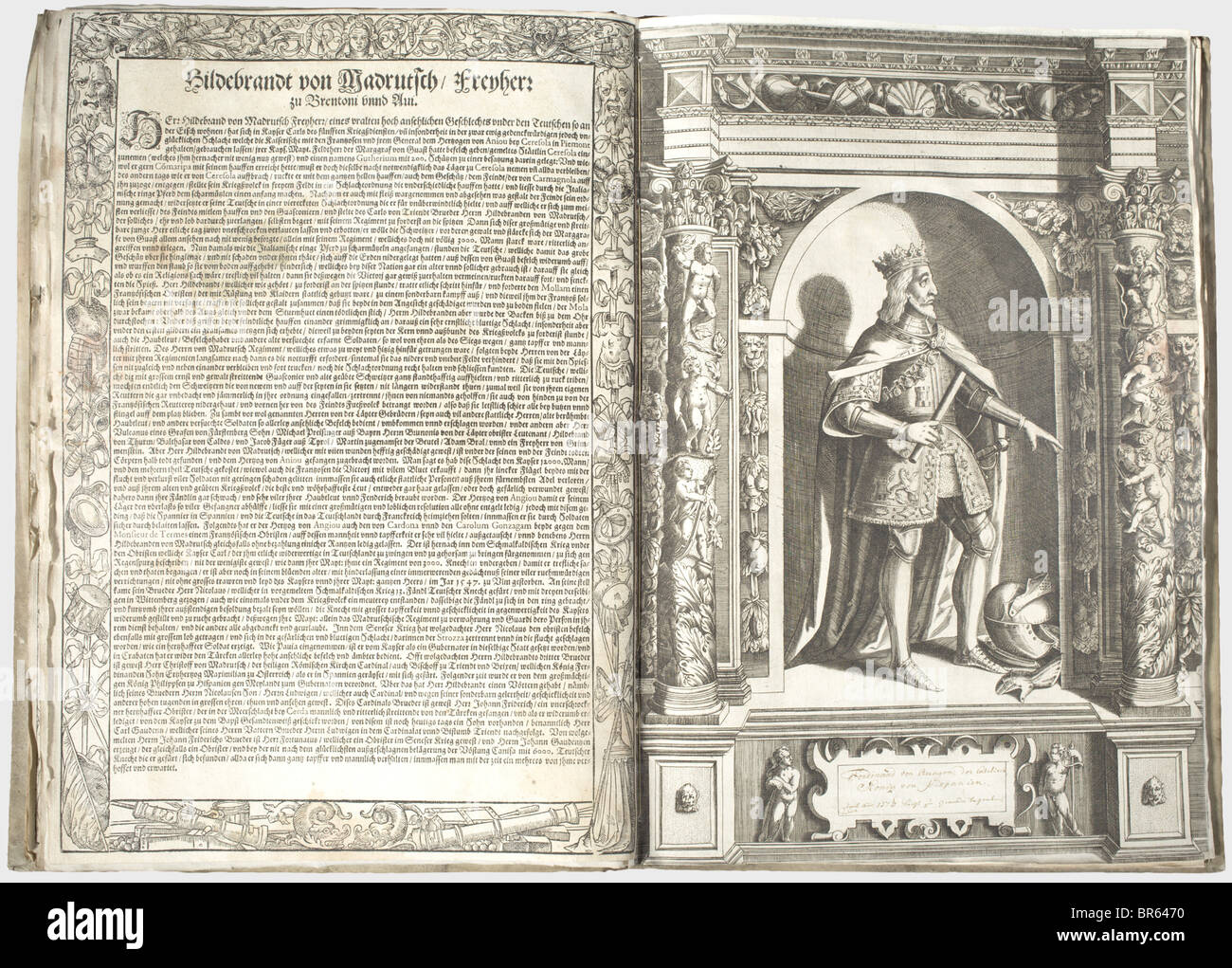 Jakob Schrenck Von Notzing - Ambrasische Helden-Rüstkammer, Innsbruck 1601 - 1603. 102 de 128 gravures en cuivre de grande taille avec des images du célèbre historique, des personnes revêtues de l'armure de l'Armury d'Ambras. Les côtés inversés avec de courtes biographies des commandants et dignitaires représentés. La pièce de texte est manquante. La plupart des pages sont coupées près du bord de la plaque, avec quelques petites réparations. Notes d'encre partiellement anciennes. Deux pièces, en carton avec couverture parchemin, ancienne reliure. Folio. L'Ambrasische Helden-Rüstkammer est considéré comme le premier illustr, Banque D'Images