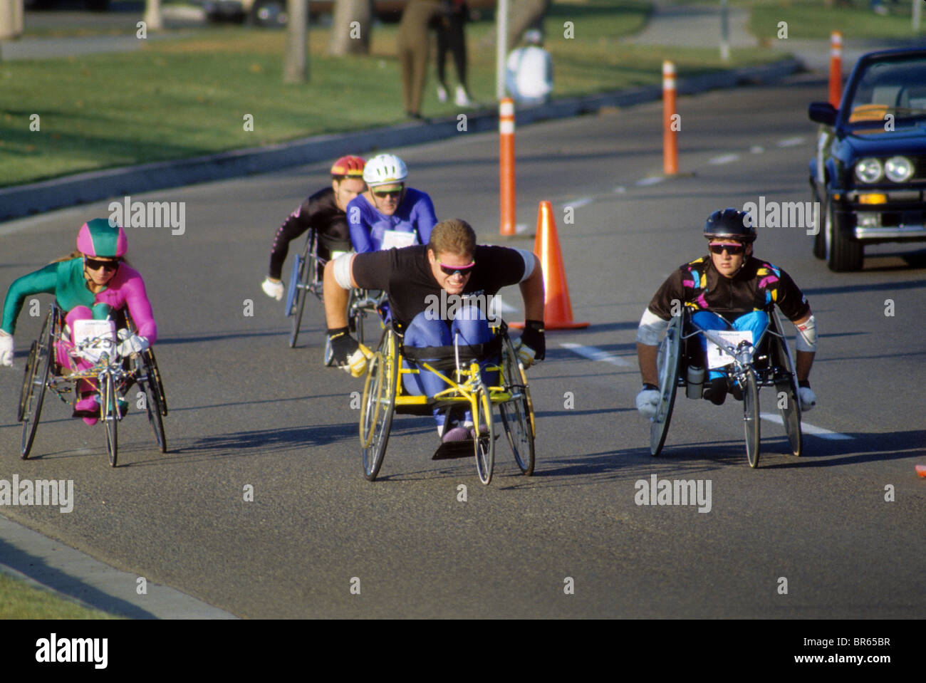 Montre de sport handicap fauteuil roulant baseball isoler à l'écart en mesure en mesure de restreindre la mobilité santé limite immobile mobile déplacer la race Banque D'Images