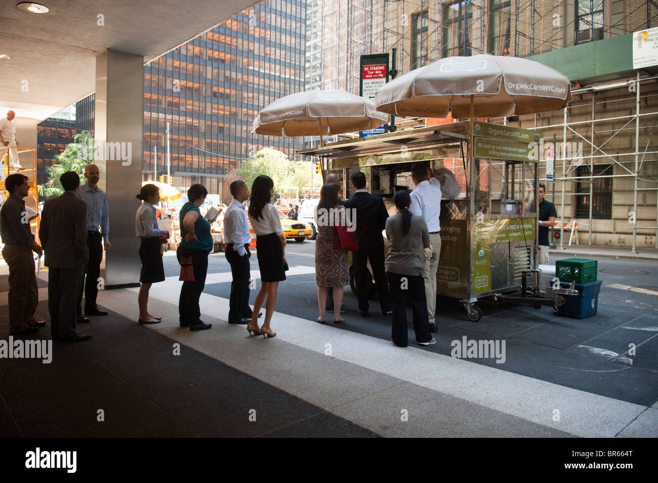 GustOrganics, un vert et restaurant bio lance un panier alimentaire sur Park Avenue, en plein centre de New York Banque D'Images
