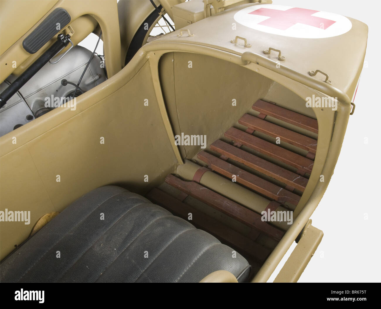 Véhicules MILITAIRES, moto Zündapp KS-600 w avec voiture latérale, Ce modèle est issu de la 600 civile modifie ée pour un militaire d'utilisation. Pour cette raison, le château, le moteur, la transmission, la quatrième ainsi que de nombreuse pièces durables être utilisées. Ne peut s'adapter au totalement aux exigences de l'armée, sa production nécessite en 1941 pour être remise par la KS 750. Avec un moteur de 597cc développement 28cv à 4700 tours, elle pouvait attestation les 140 km/h en solo et 100 km/h avec la voiture latérale. Sa consommation de 6,5 litres aux 100 km avec un rédevoir , Banque D'Images