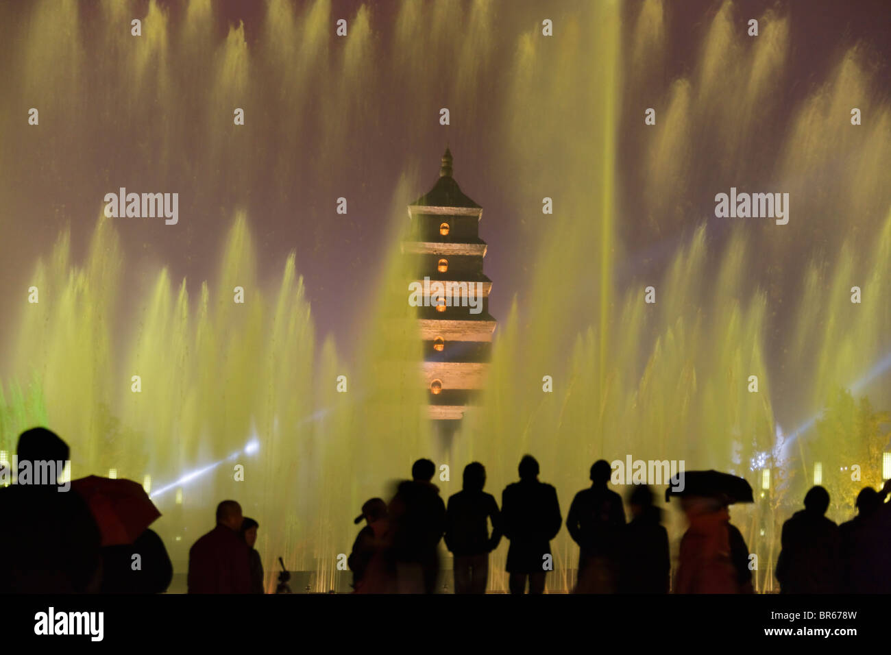 La Grande Pagode de l'Oie sauvage avec plus grande fontaine musicale, Xian, Shaanxi, Chine Banque D'Images