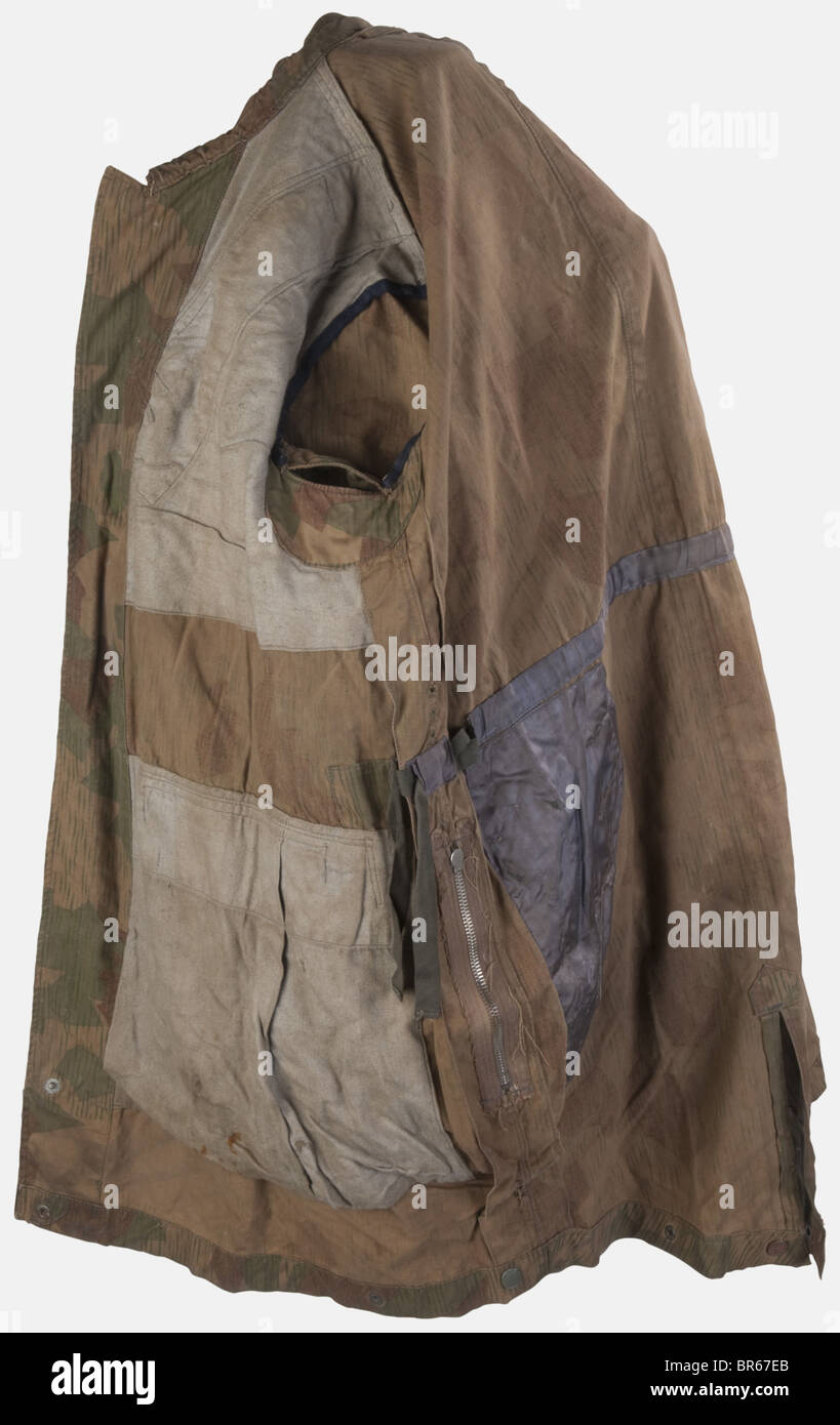 Luftwaffe, blouse de saut, en textile camouflage 'Flou', comportant son  aigle de potrine (montage postérieur), comlète avec ses pressions et ses  fermetures à glaissières, inteur complet des forts de poches comportant une