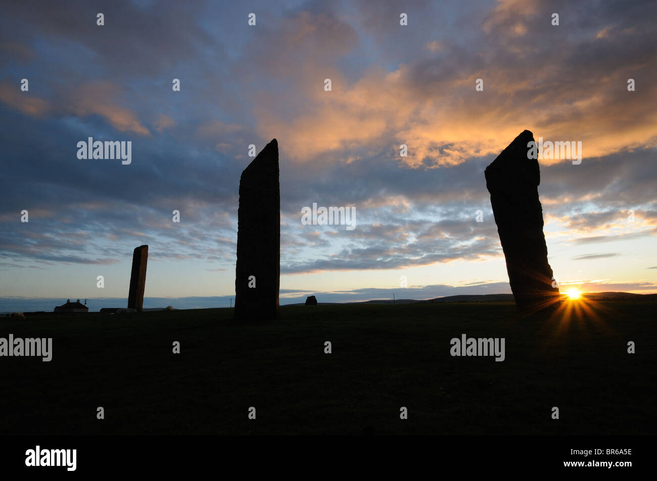 Les Pierres de Stenness au lever du soleil, l'Orkney Banque D'Images