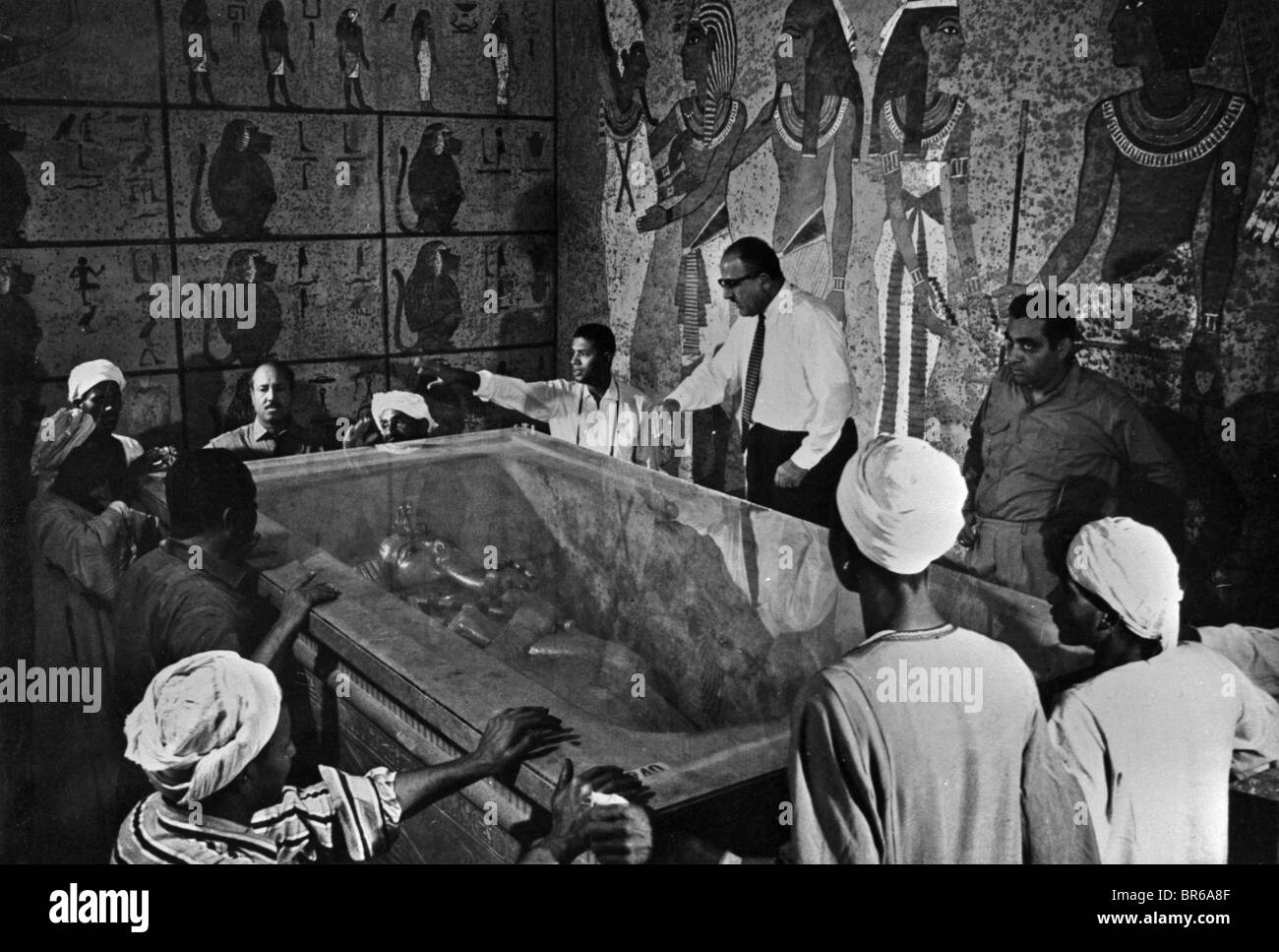 Howard Carter a découvert la tombe de Toutankhamon dans la Vallée des Rois, près de Louxor en Égypte en novembre 1922.L'image numérisée à partir de matériel dans les archives des communiqués de presse (anciennement Service Portrait Portrait Bureau) Banque D'Images