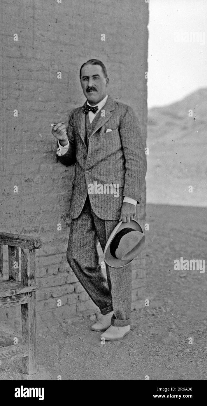 Howard Carter a découvert la tombe de Toutankhamon dans la Vallée des Rois, près de Louxor en Égypte en novembre 1922. À partir de l'image numérisée dans le matériel d'archive Portrait Presse Service (anciennement Bureau Portrait Presse) Banque D'Images
