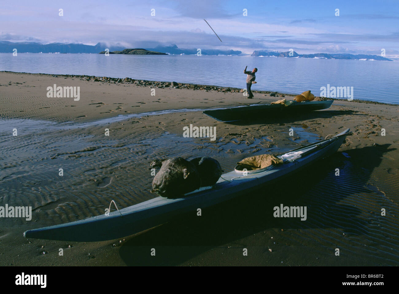 Inuit harpoon Banque de photographies et d’images à haute résolution ...