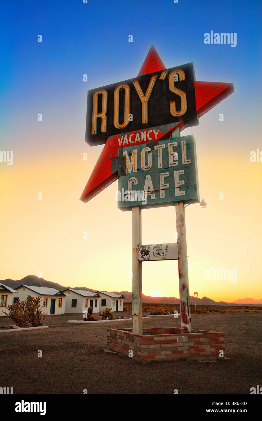 L'Motel-Café Roy signe, la vieille Route 66, Amboy, CA, USA Banque D'Images