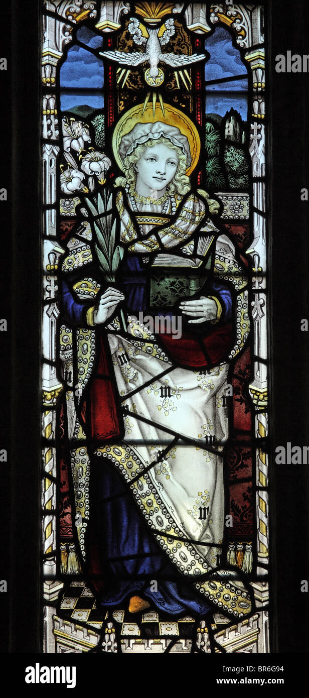 Un vitrail par C E Kempe & Co, représentant la Vierge Marie, Marhamchurch Église, Cornwall Banque D'Images