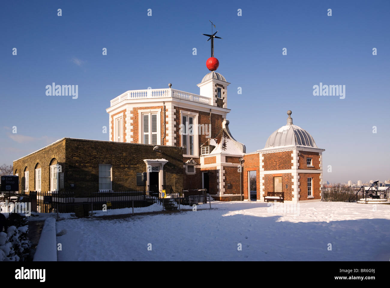 L'Observatoire Royal de Greenwich Park, Londres dans la neige Banque D'Images