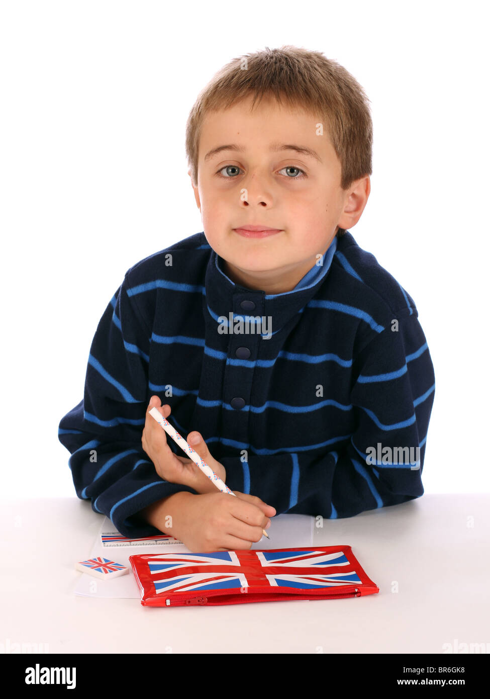 Petit garçon avec son drapeau britannique à crayons Banque D'Images