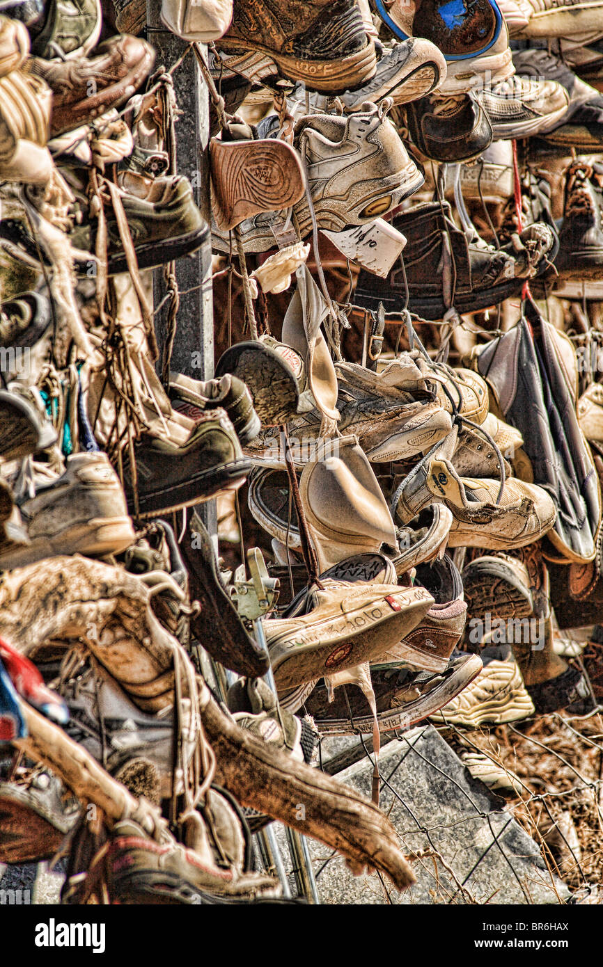 Close-up de chaussures sur une 'shoe' clôture Banque D'Images