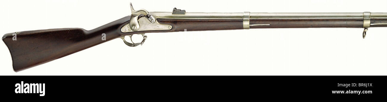 Un fusil à armurerie de Richmond, calibre 0,58. Alésage brillant. Taches minimales à l'extérieur. Estampillé « V » et « P » au-dessus d'un repère de tête d'aigle sur le côté gauche du fourreau. Estampillé « 12 » sur la languette. La plaque de verrouillage comporte une inscription qui indique « C.S. » Richmond, va', et la date '1863' Magnifique, légèrement retouchée de noyer avec des meubles en fer. Capuchon en laiton. Arme intéressante assemblée à partir de pièces contemporaines originales. Historique, historique, XIXe siècle, États-Unis, États-Unis d'Amérique, américain, objet, objets, photos, coupures, coupures, découpe, découpe, coupe, Banque D'Images