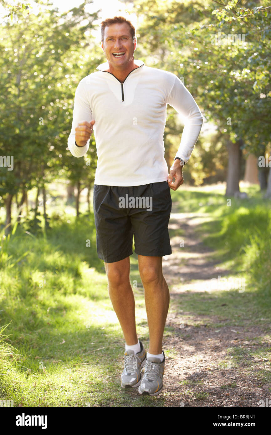 Middle aged Man Jogging In Park Banque D'Images