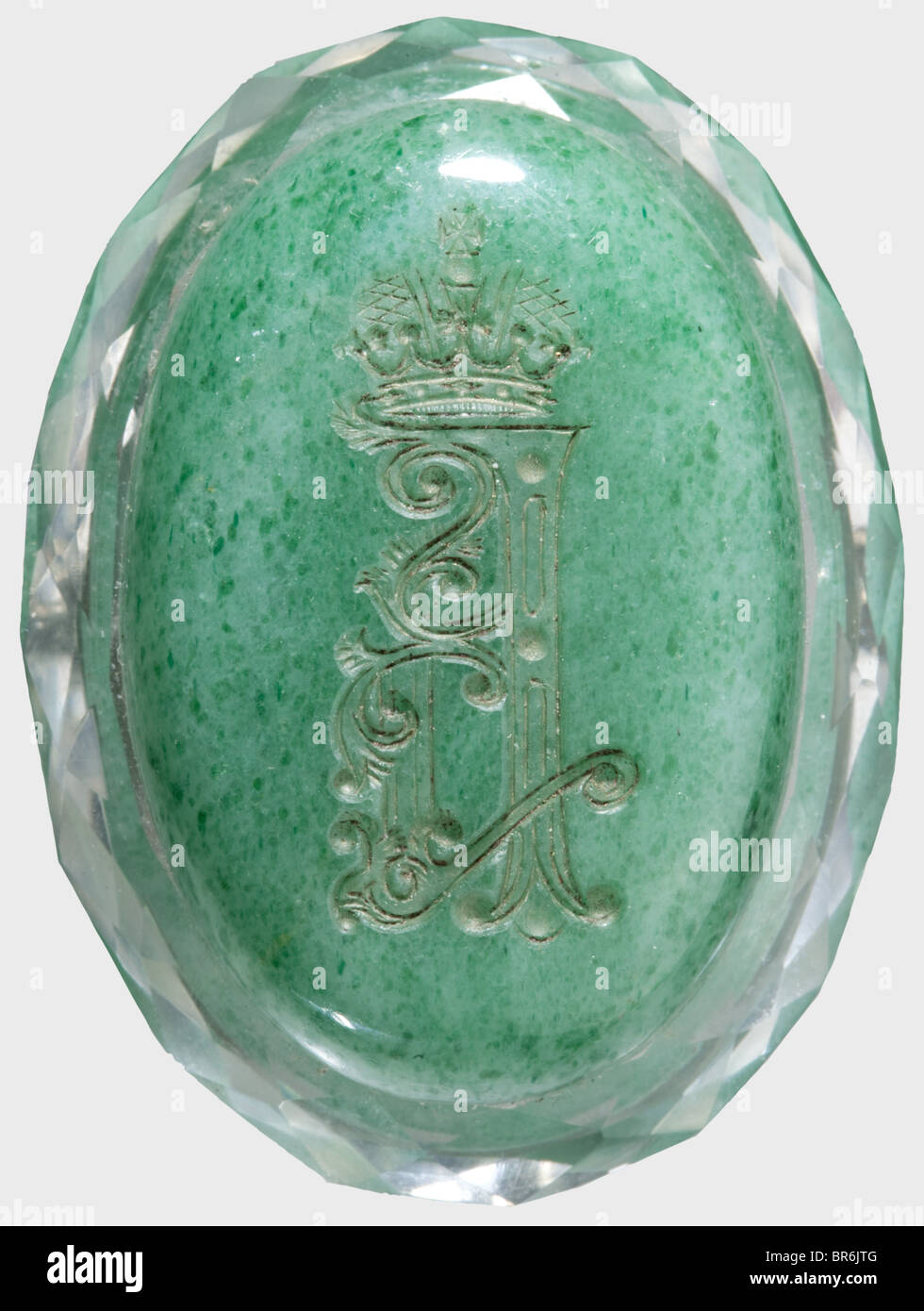 Grand duchesse Vera Konstantinovna Romanova (1854 - 1912) - un parapluie avec pommeau de bijou, probablement allemand, 2ème moitié du XIXe siècle. Jeu de boutons vert d'aventrine avec deux anneaux à facettes en cristal de roche. Le chapeau de pommeau porte un monogramme de joint coupé en forme de cyrillique 'B' sous une couronne ducale grandiose. L'arbre est fait de bouleau Karelian avec une douille filetée en laiton insérée. Longueur 29,5 cm. Historique, historique, XIXe siècle, objet, objets, photos, découpe, coupures, découpe, découpes, Banque D'Images Grand duchesse Vera Konstantinovna Romanova (1854 - 1912) - un parapluie avec pommeau de bijou, probablement allemand, 2ème moitié du XIXe siècle. Jeu de boutons vert d'aventrine avec deux anneaux à facettes en cristal de roche. Le chapeau de pommeau porte un monogramme de joint coupé en forme de cyrillique 'B' sous une couronne ducale grandiose. L'arbre est fait de bouleau Karelian avec une douille filetée en laiton insérée. Longueur 29,5 cm. Historique, historique, XIXe siècle, objet, objets, photos, découpe, coupures, découpe, découpes, Banque D'Images