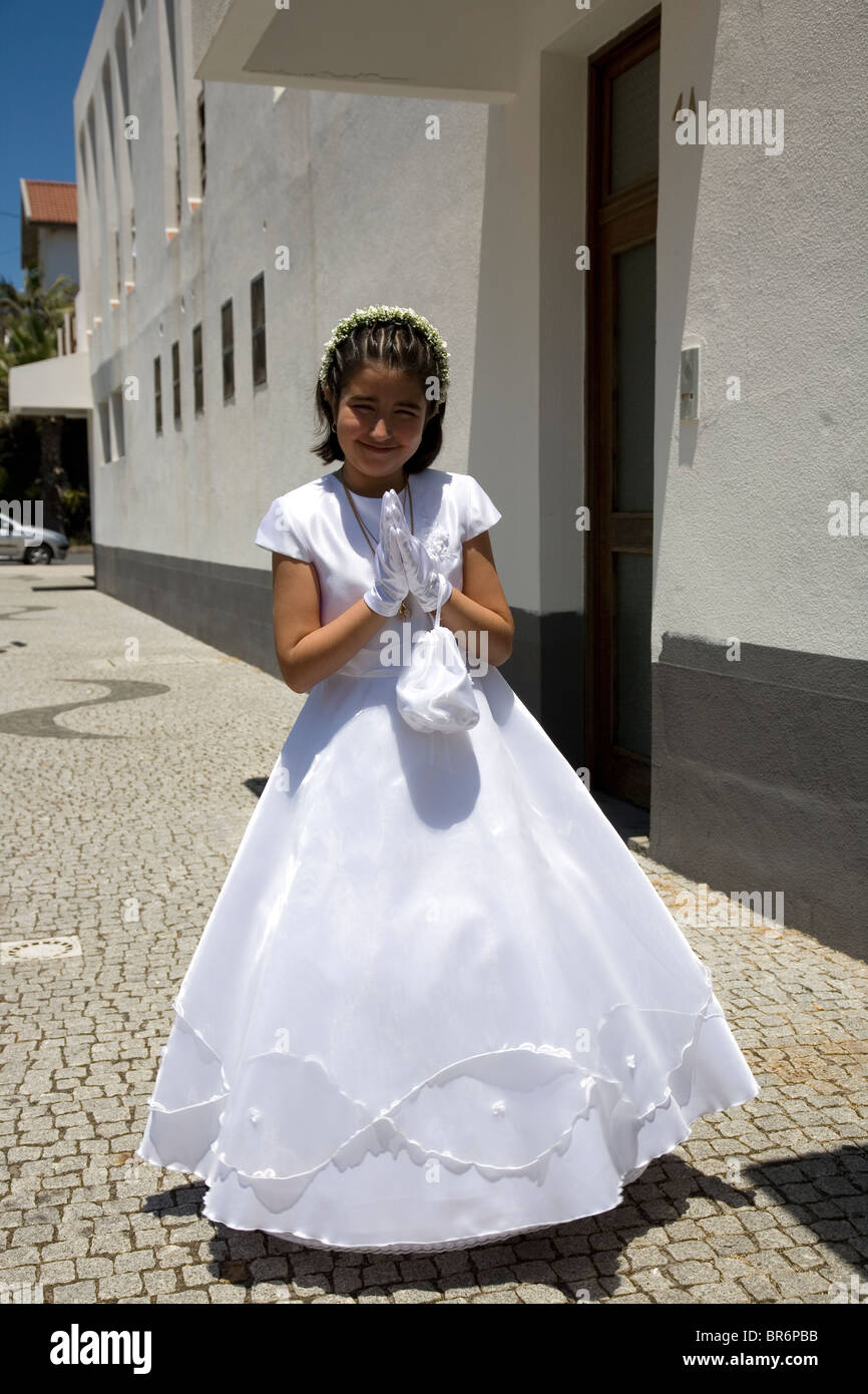 Fille en robe de Première Communion à Madère Photo Stock - Alamy