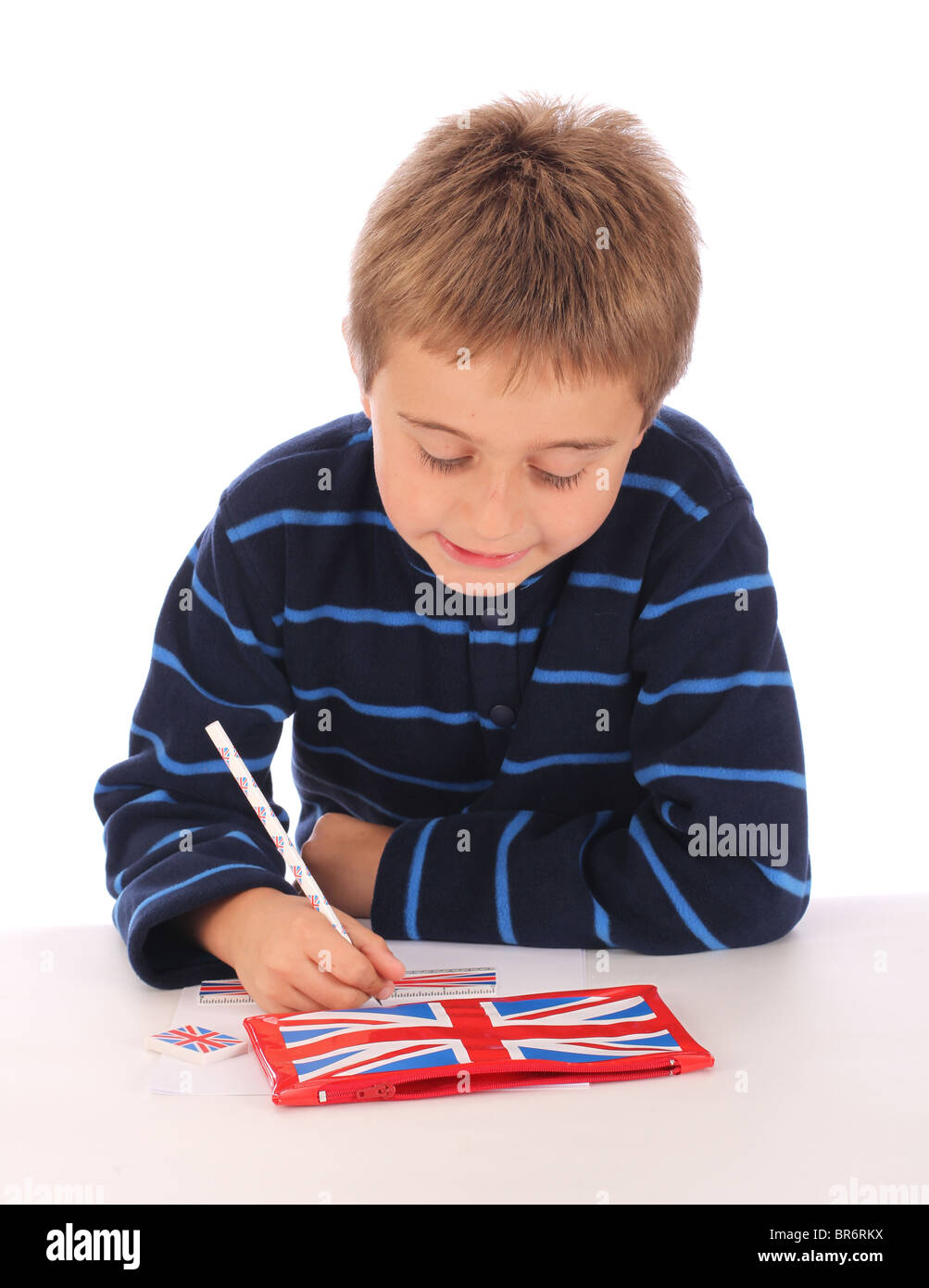 Petit garçon avec son drapeau britannique à crayons Banque D'Images