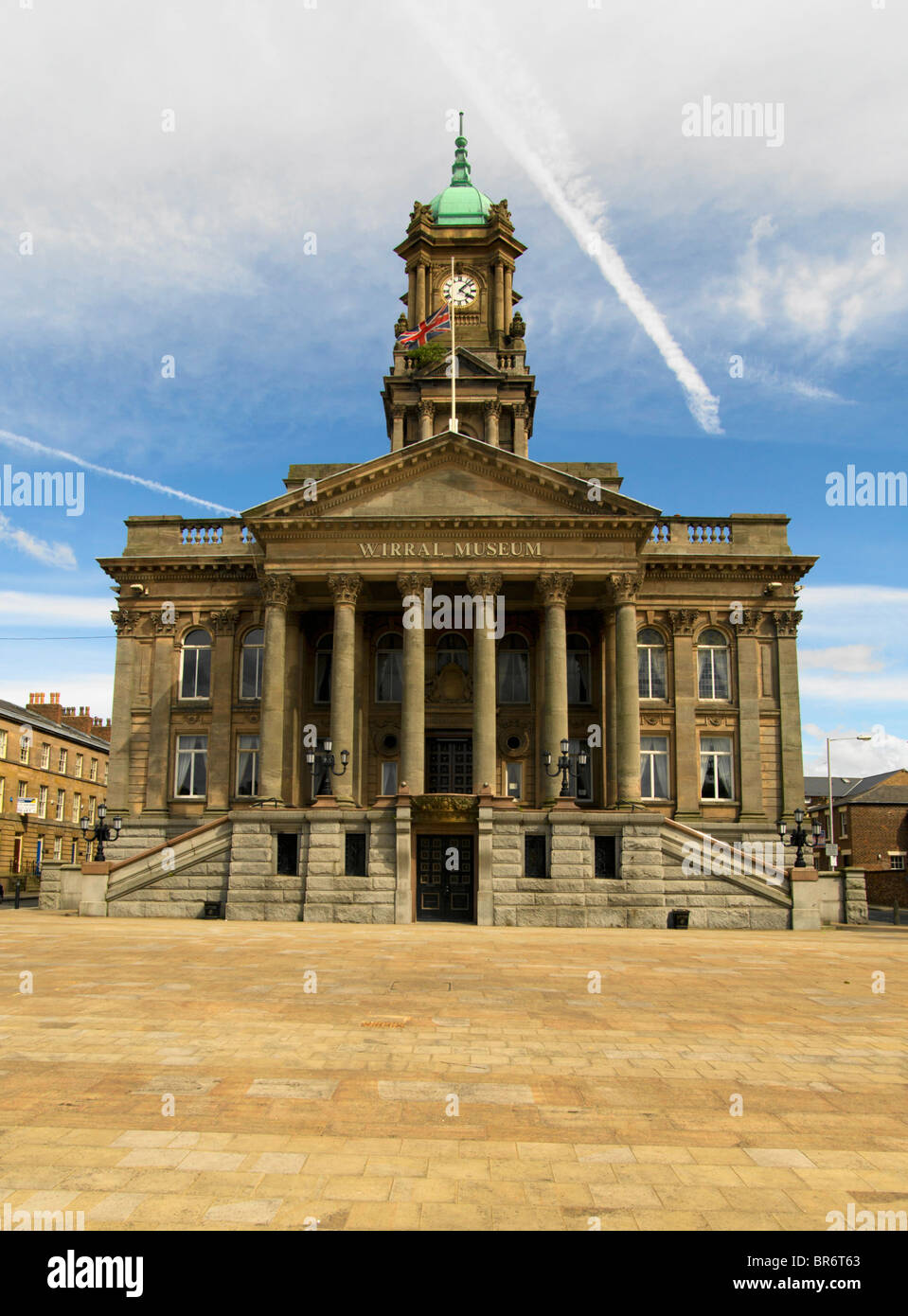 Hamilton Square et Birkenhead Hôtel de ville qui est maintenant le Musée de Wirral. Banque D'Images