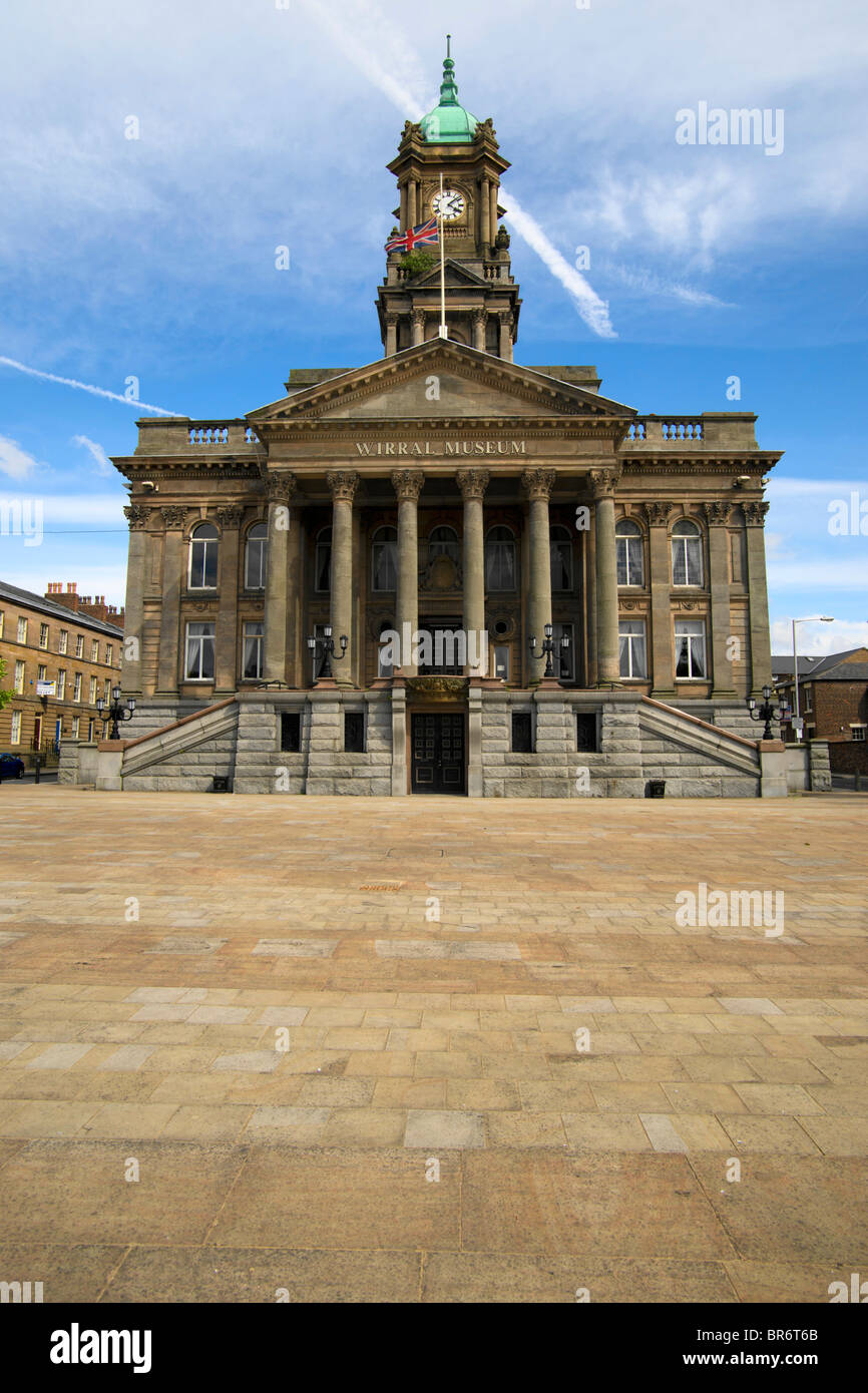 Hamilton Square et Birkenhead Hôtel de ville qui est maintenant le Musée de Wirral. Banque D'Images