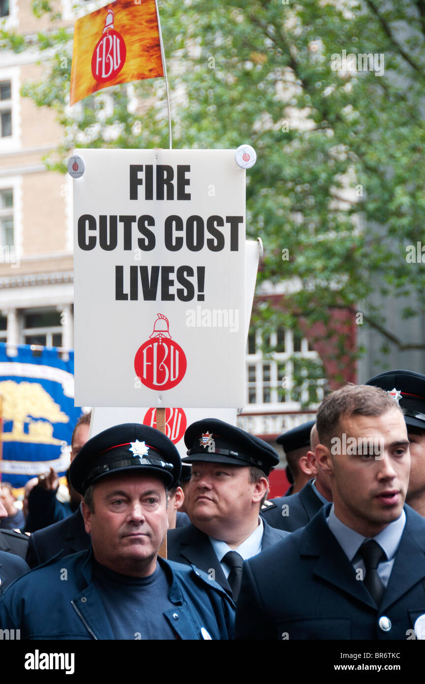 !6.9.2010. Les pompiers de Londres manifester contre les changements proposés à leurs heures de travail Banque D'Images