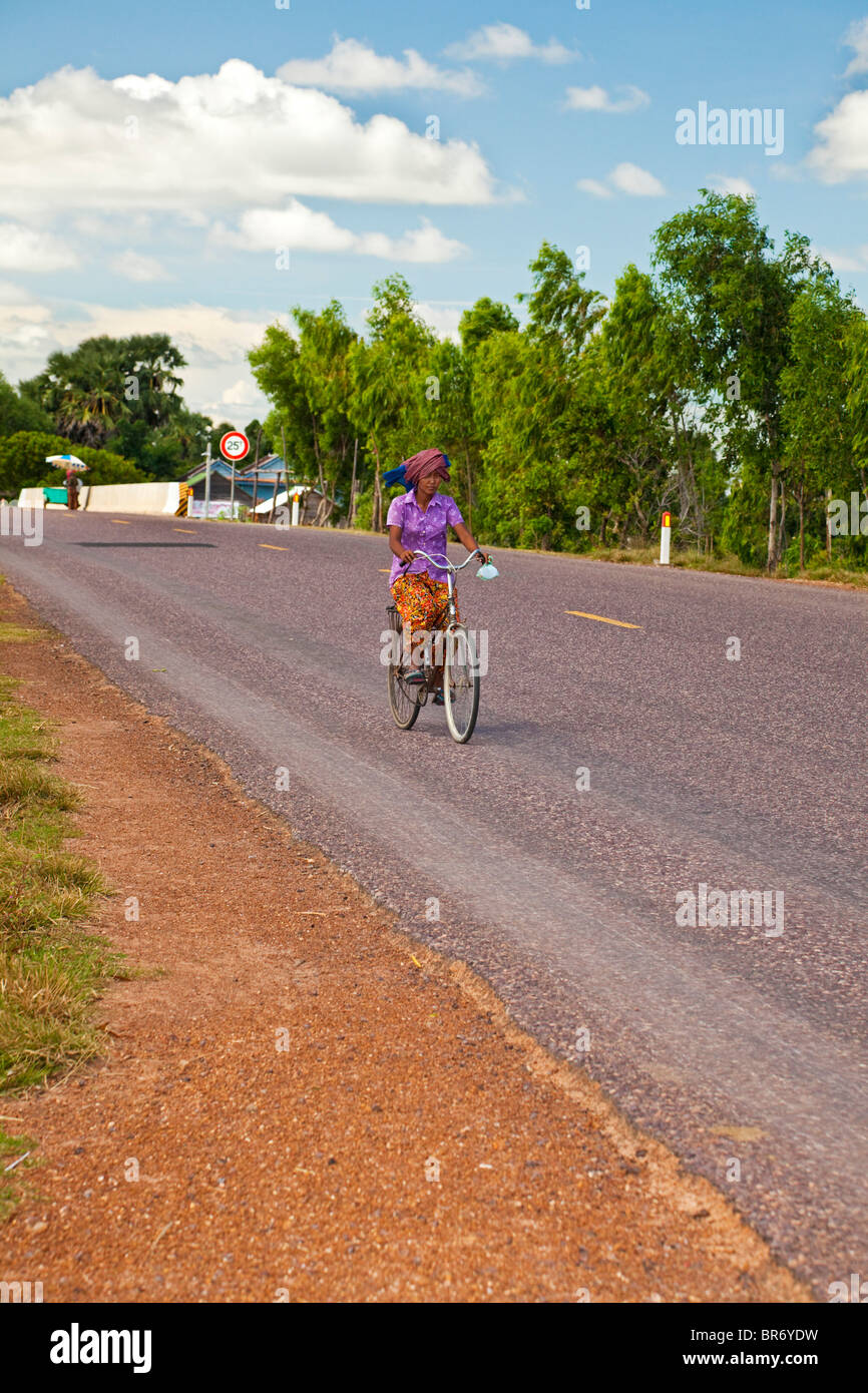 Cycliste Rural, Siem Reap, Cambodge Banque D'Images
