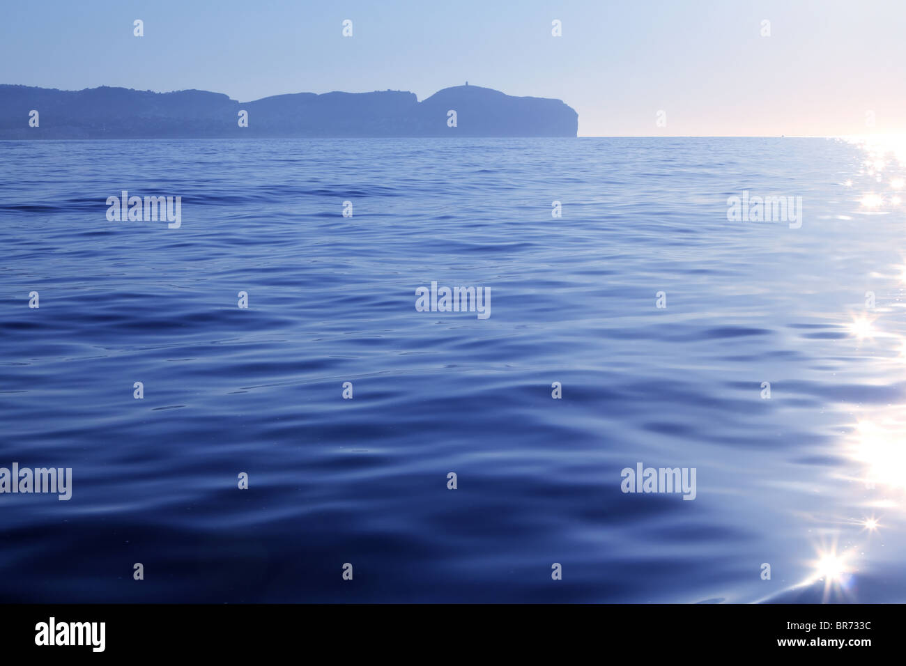 Cap de la Nao à présent voir l'eau reflet bleu province Alicante Espagne Banque D'Images