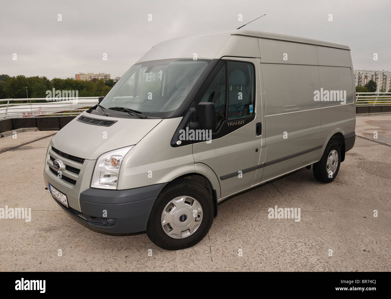 Ford Transit 2.4 TDCi 140 AWD T350 panneau de tendance van - Chill - MWB - Allemand MCV, panel van - ville, parking gratuit Banque D'Images