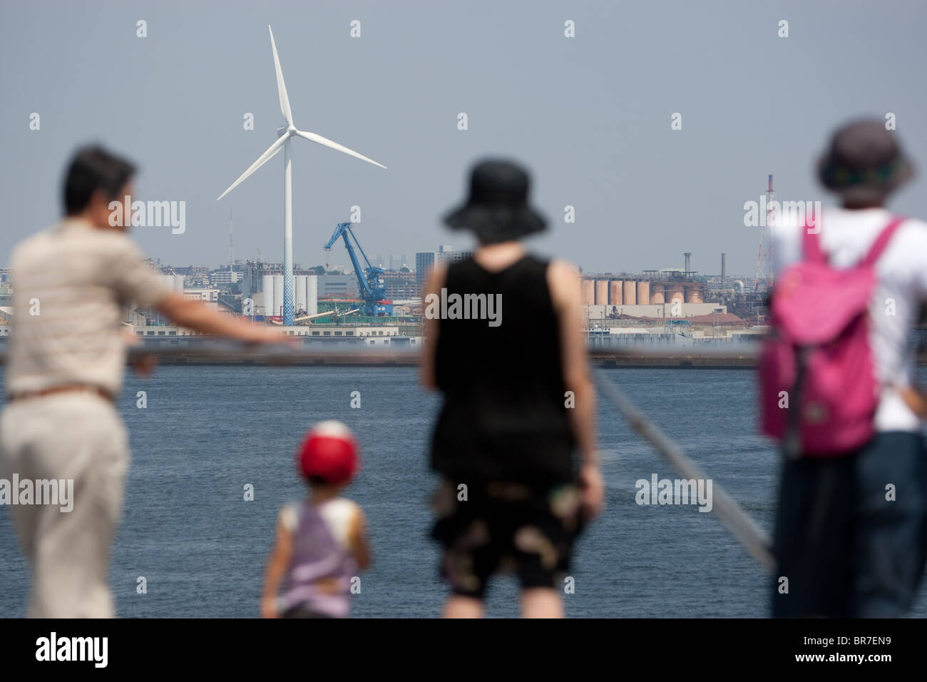 Éolienne, dans la baie de Tokyo, près de Yokohama, Japon. Banque D'Images