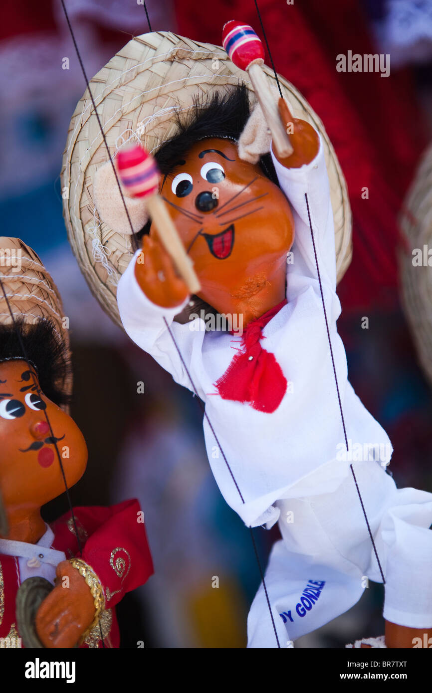 Le port de marionnettes pour la vente sombreros à Playa del Carmen, Mexique Banque D'Images