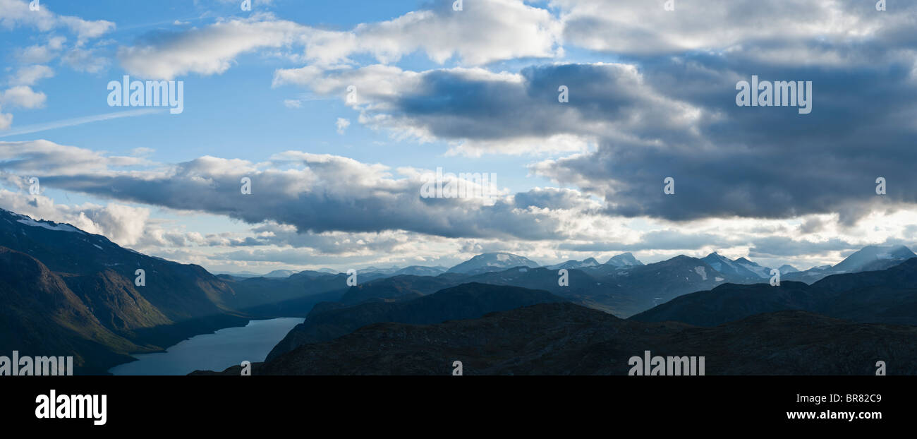 Lac Gjende et paysage de montagne, le parc national de Jotunheimen, Norvège Banque D'Images