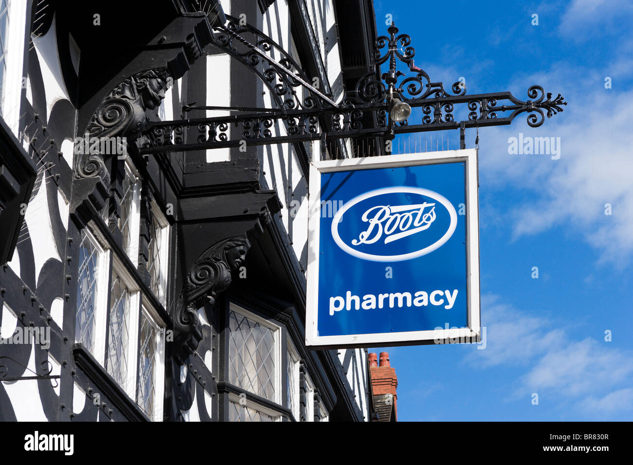 Boots pharmacie en centre-ville de Chester, Cheshire, Angleterre, RU Banque D'Images