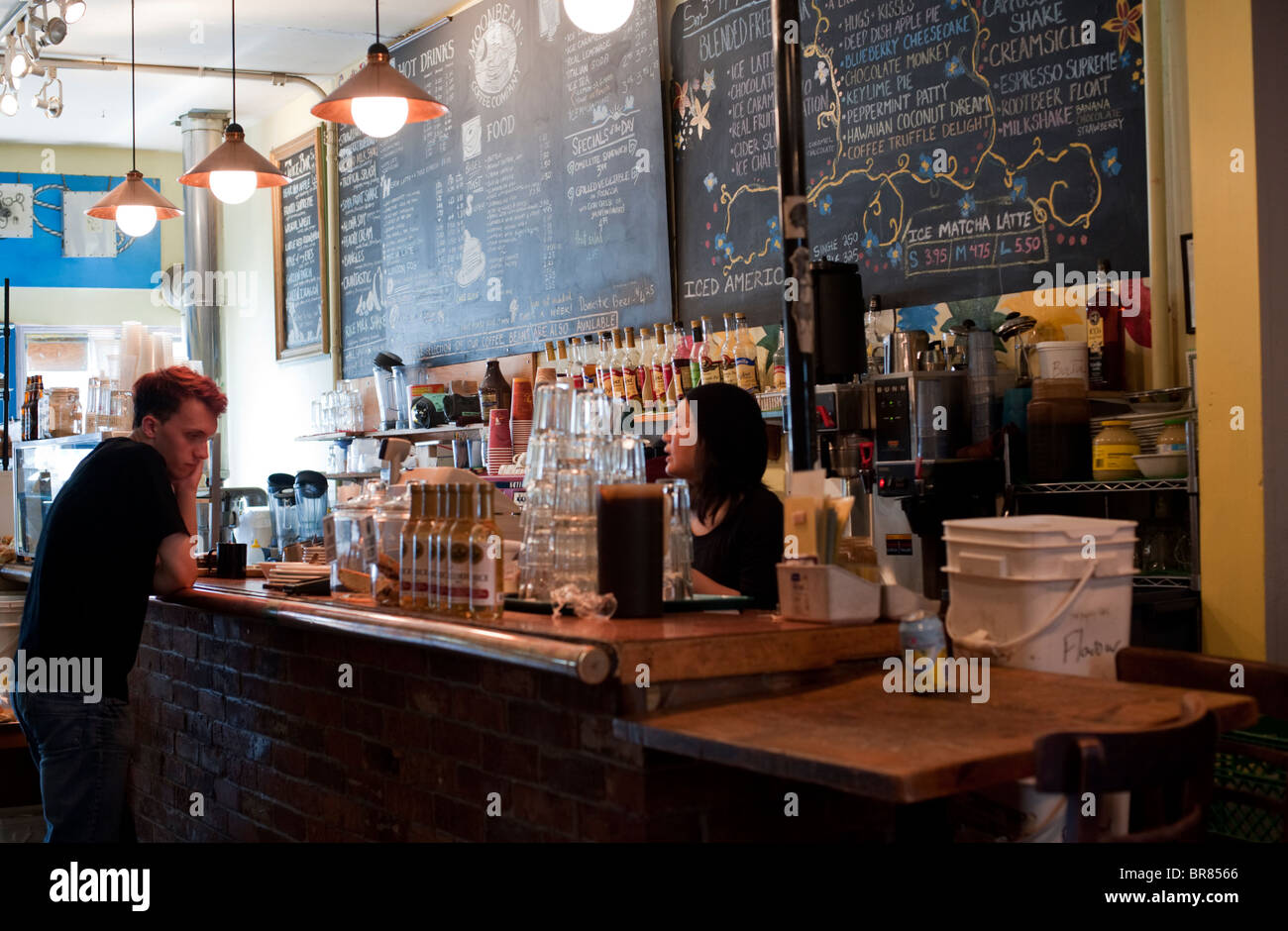 Le comptoir à l'Moonbeam Cafe à Kensington Market, Toronto Banque D'Images