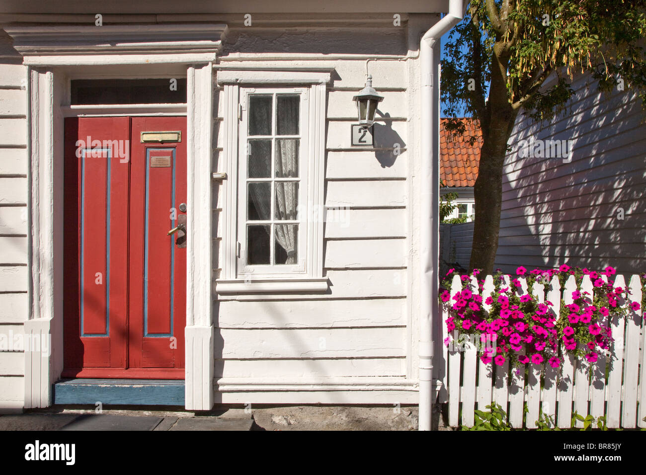 Vieux Stavanger (Gamle Stavanger) montent à bord blanc des maisons, la Norvège Banque D'Images