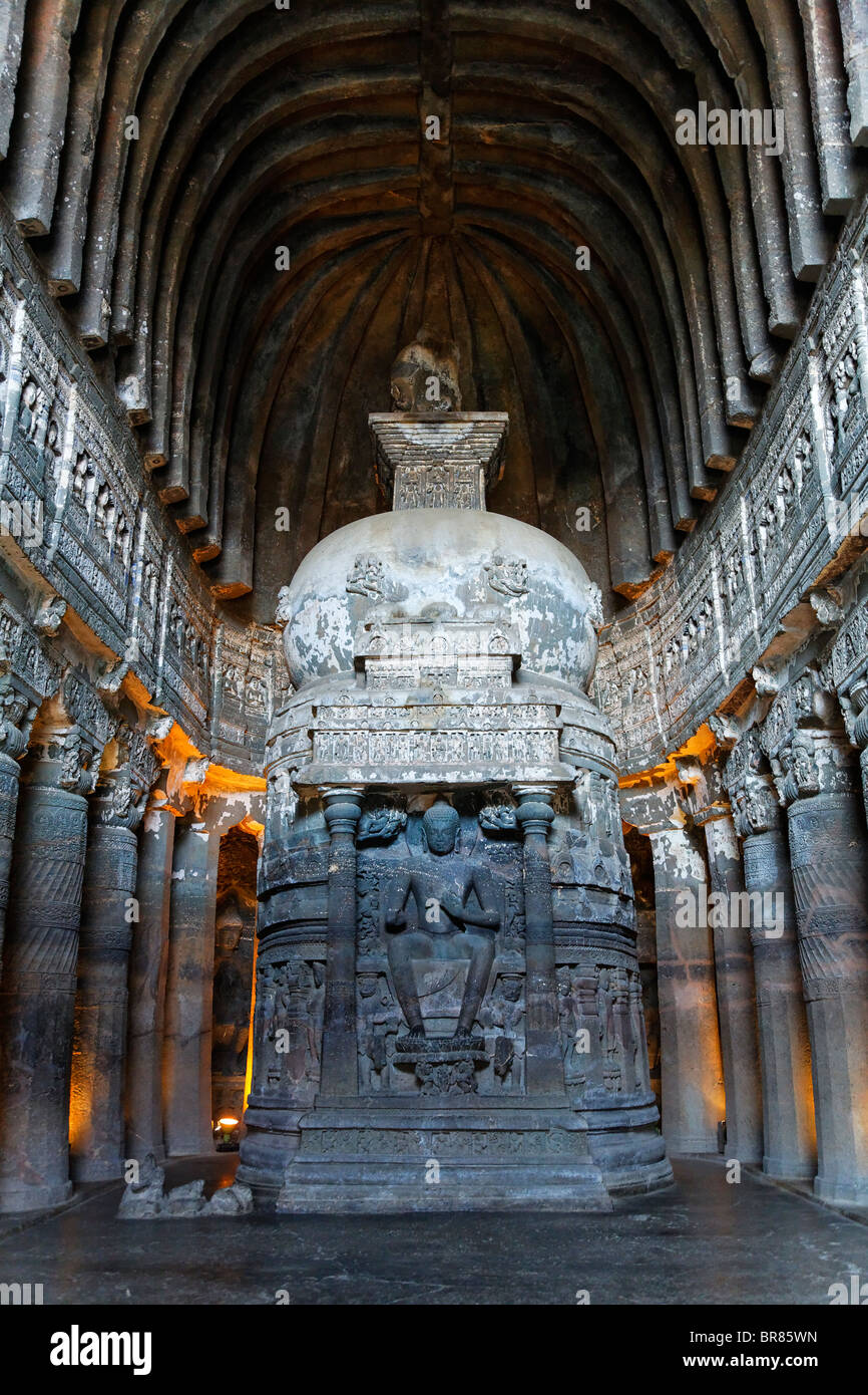 Grotte sculptée intérieur, Ajanta Caves, l'État du Maharashtra, Inde Banque D'Images