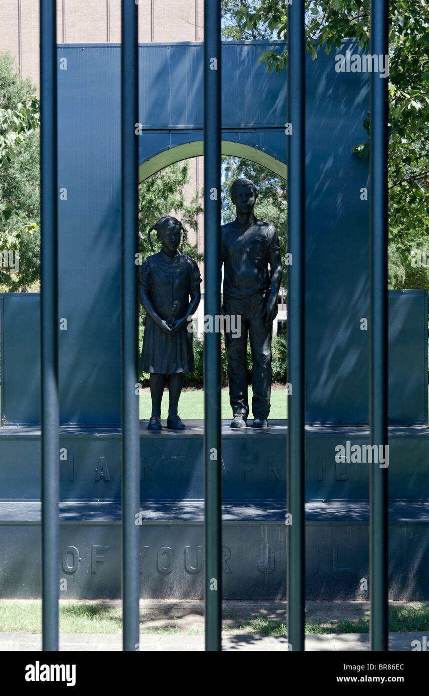 Une sculpture de Kelley Ingram Park montrant des enfants derrière les barreaux Banque D'Images