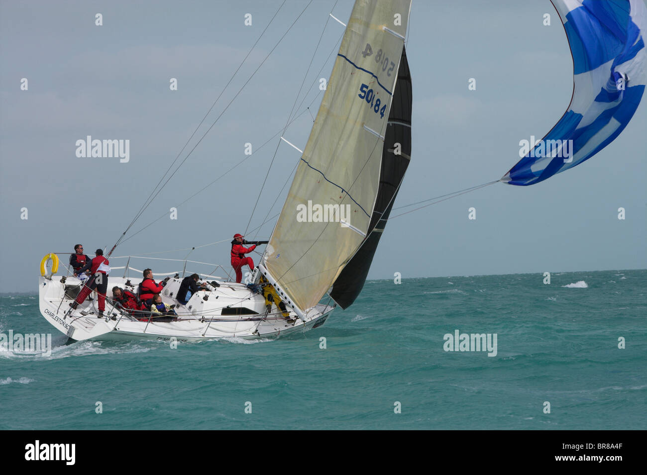 Perdre le spi pendant une course de classe conception, Key West Race Week 2006, en Floride, aux États-Unis. Banque D'Images