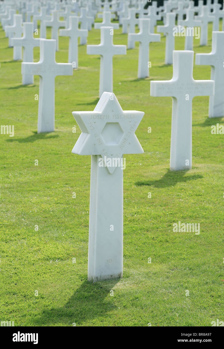 La tombe d'un soldat juif américain au cimetière Ameriacan Normandie France Banque D'Images